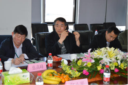 北京市工商聯(lián)佘運副主席(中)、張峰處長(cháng)(左)，北京市統戰部曹杰處長(cháng)(右)